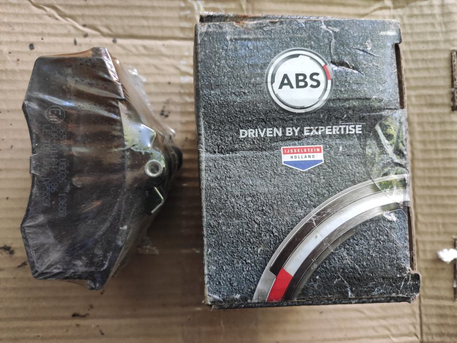 Колодки тормозные передние ABS. Приора, Таврия.