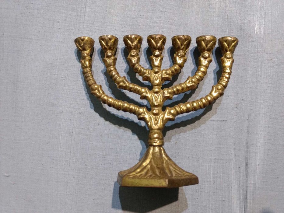 Menora, świecznik siedmioramienny