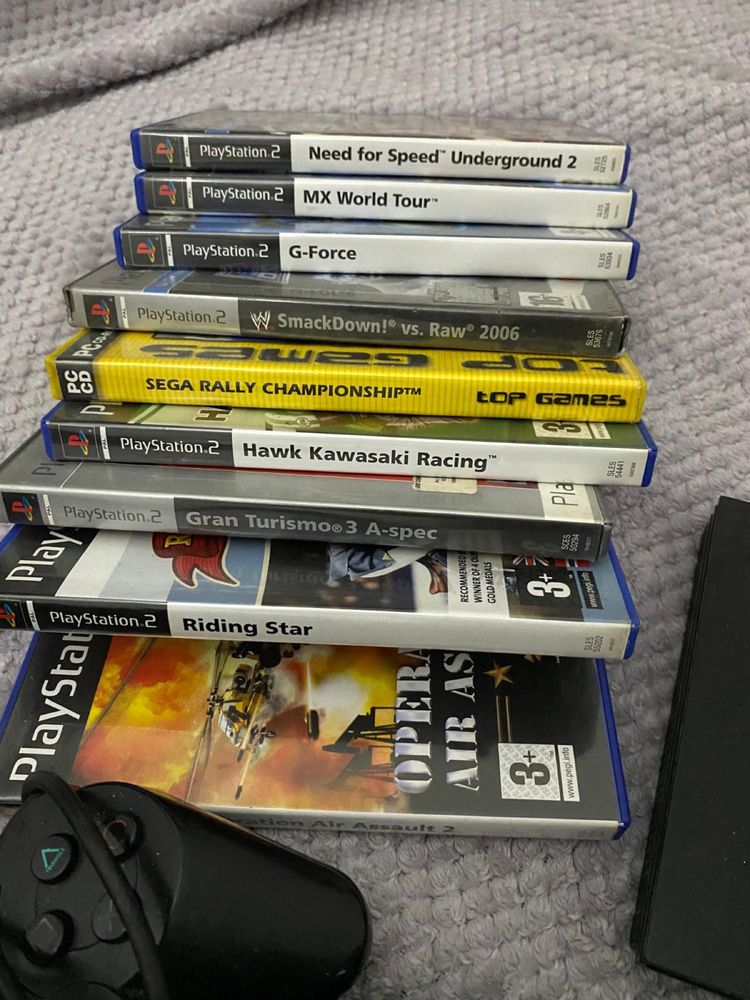 PlayStation 2 com consola e jogos juntos