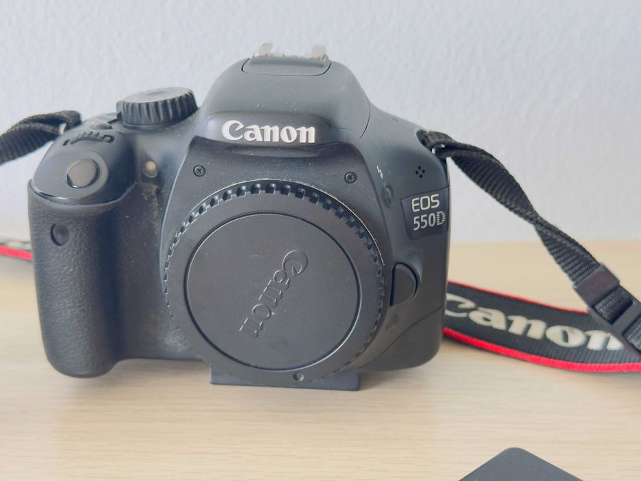 CANON EOS 550D and EFS 18-200m lens
