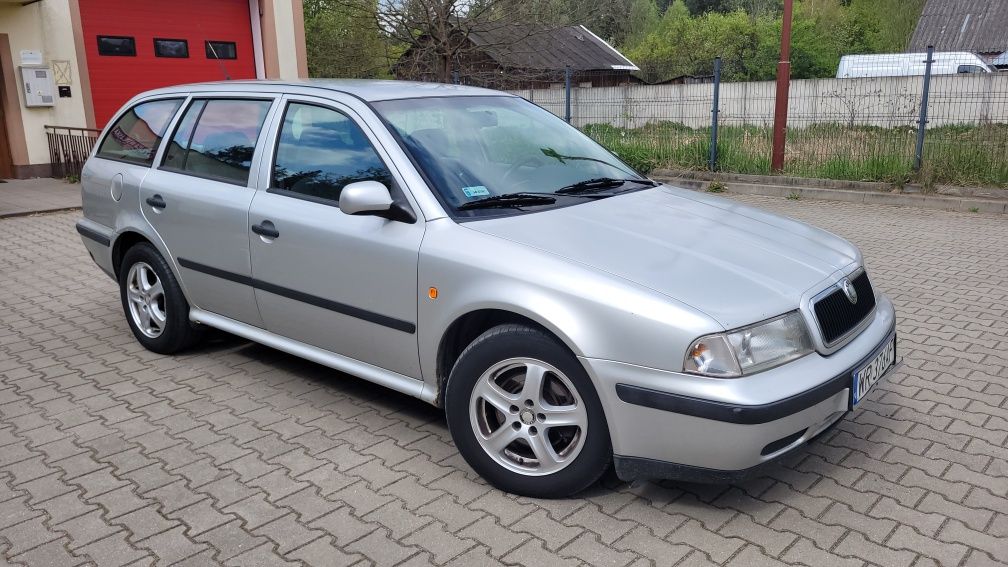 Skoda Octavia 2.0 8v 115km! LPG Sekwencja! Klima!