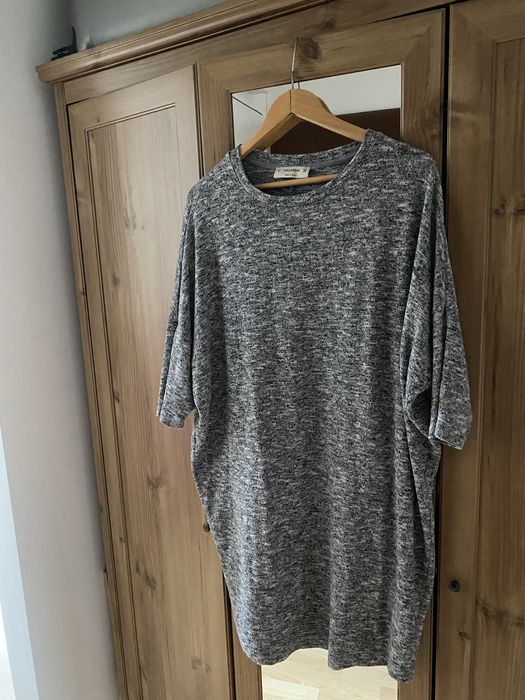 Sukienka sweterkowa Pull and Bear oversize
