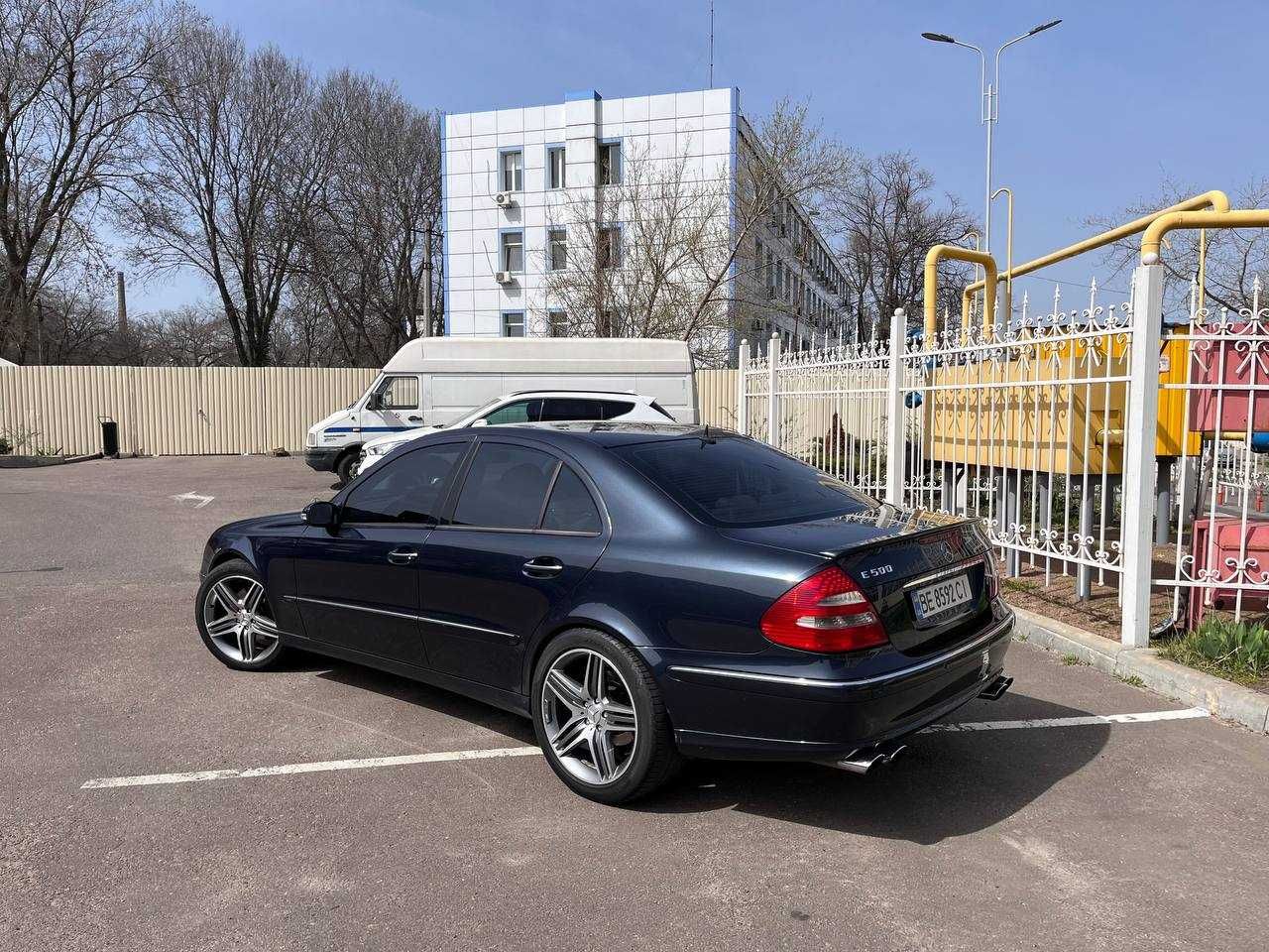 Mercedes w211 e500 2004 год