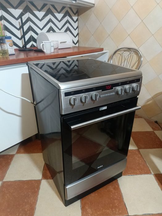 Sprzedam używaną kuchnię indukcyjna.