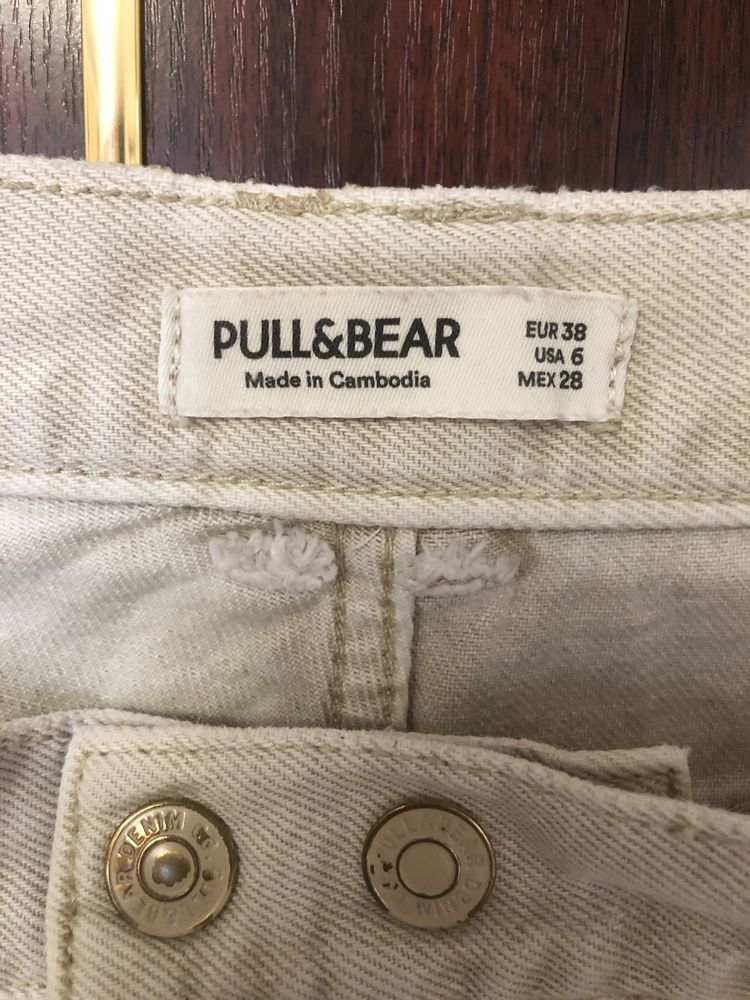 Продаю женские бежевые джинсы мом размер  EUR ‘38 брэнд PULL&BEAR