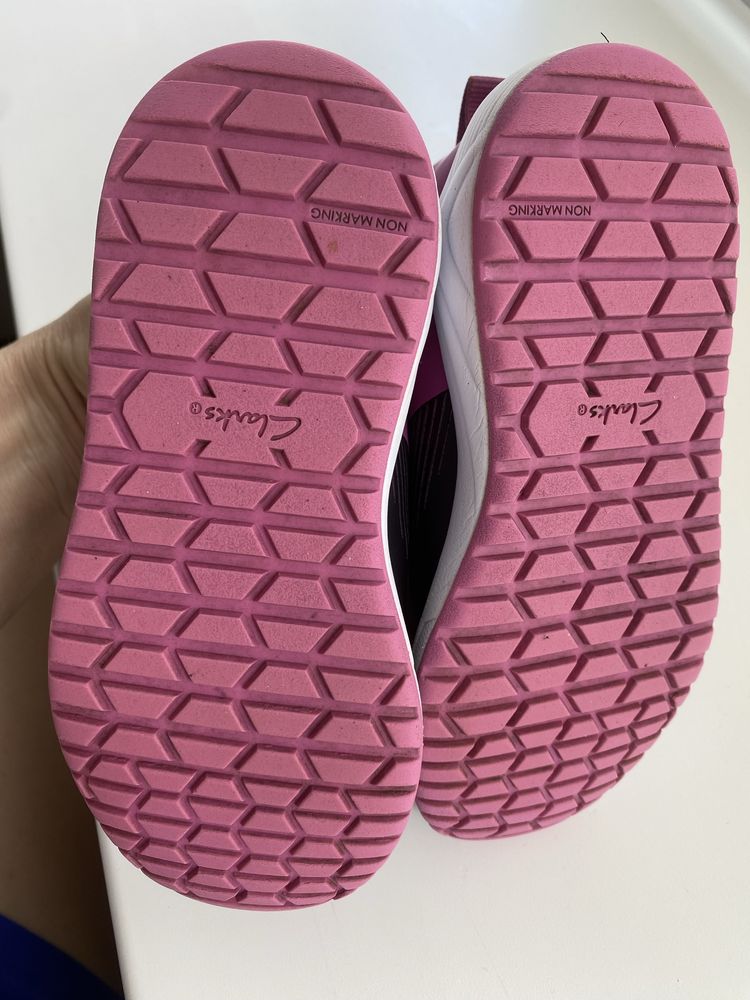 Крассовки на девочку,фирма Clarks