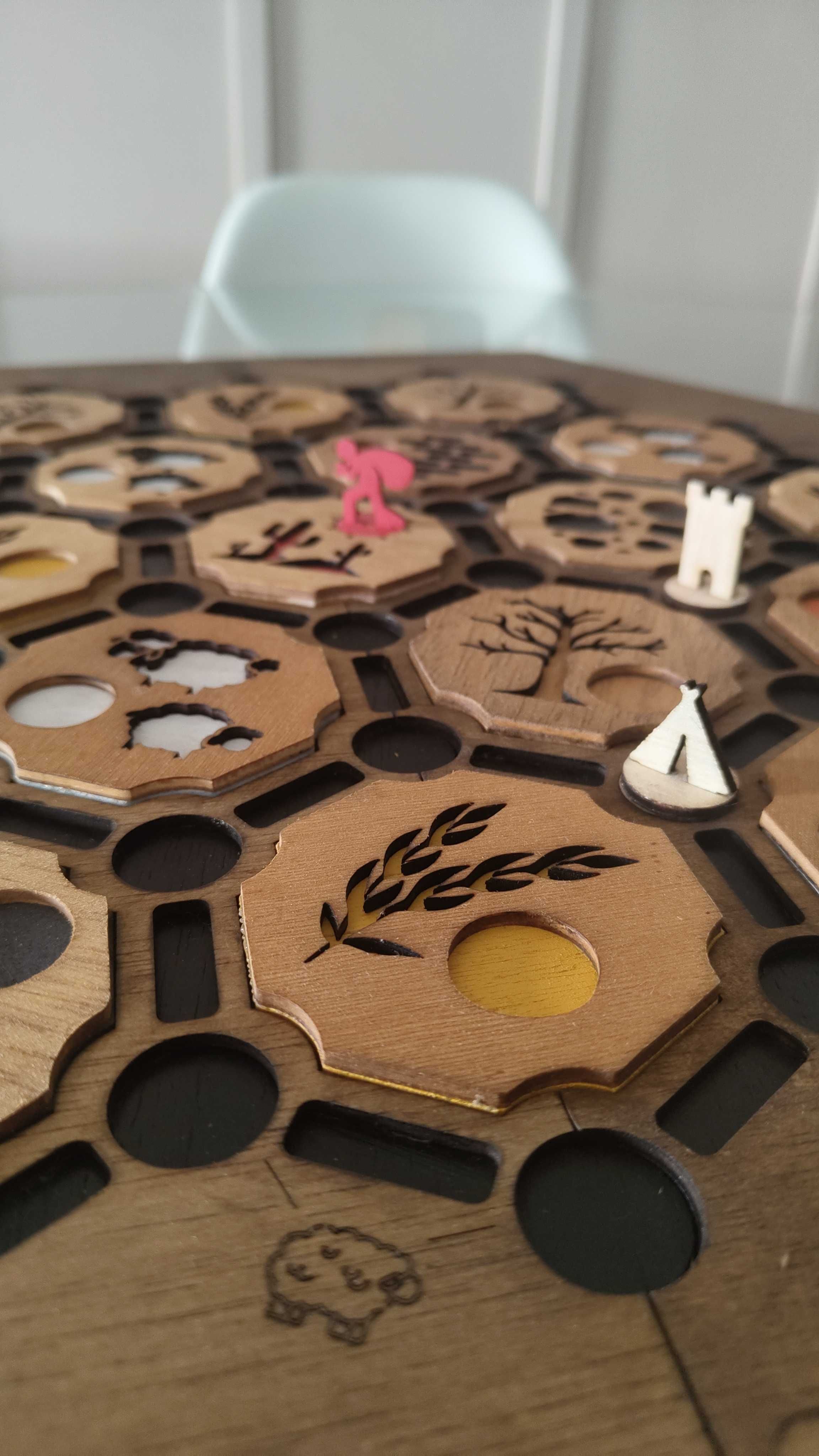 Jogo de tabuleiro Catan em madeira
