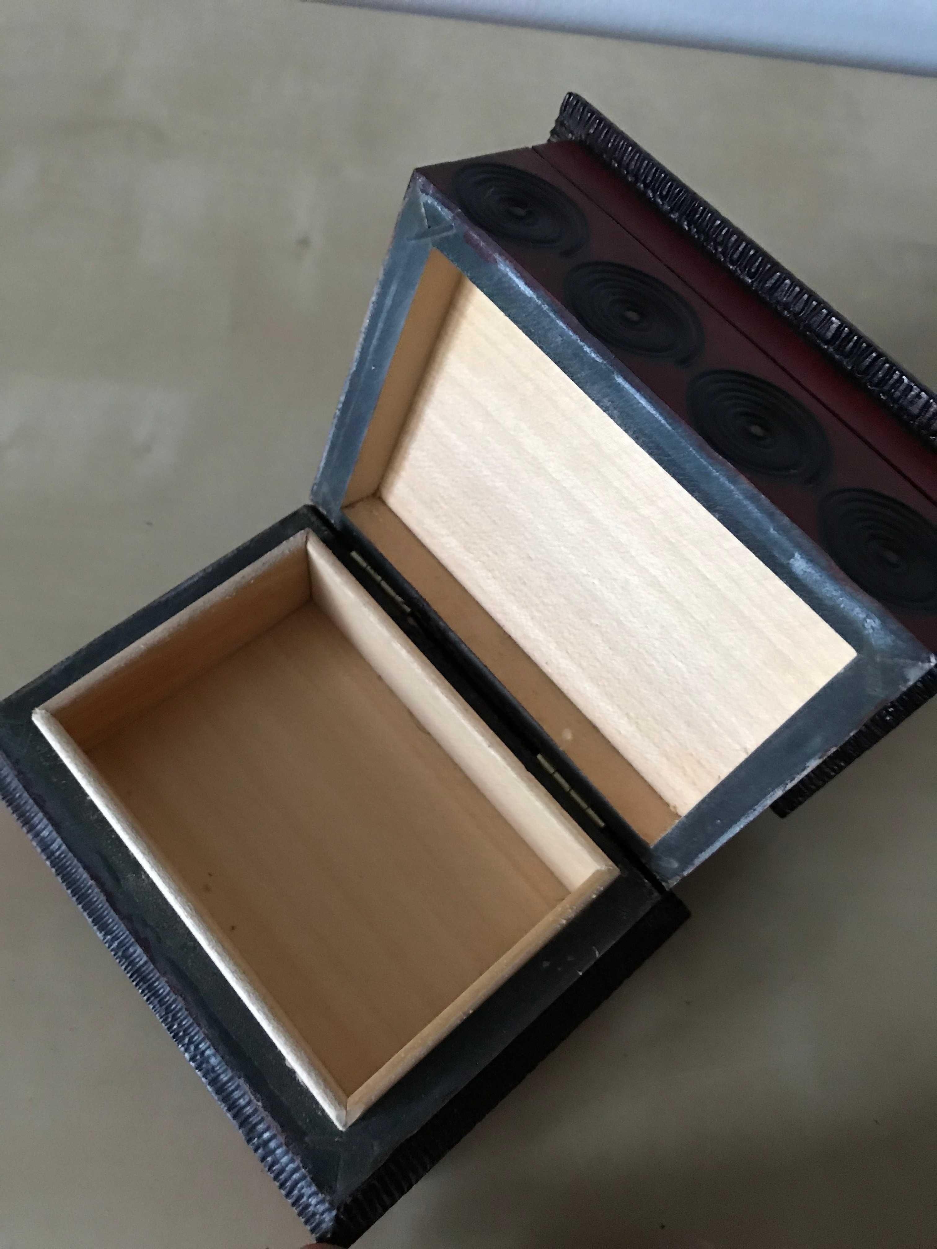 Stara drewniana szkatuła na biżuterię szkatułka organizer