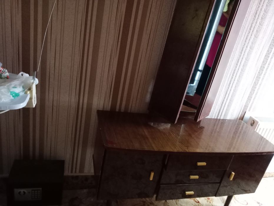 Продаю трюмо в гарному стані