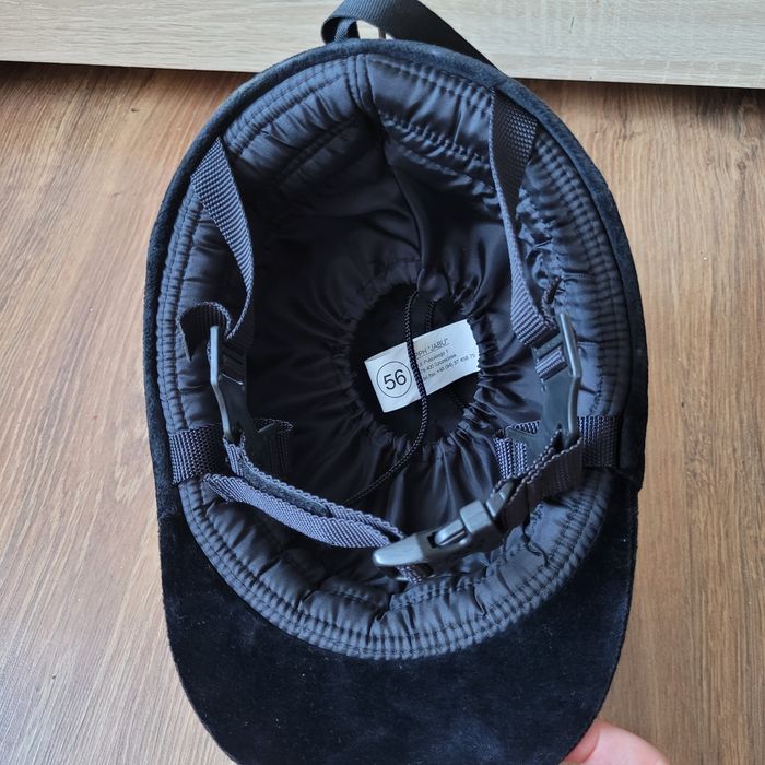 Czarny zamszowy toczek 56 rozmiar