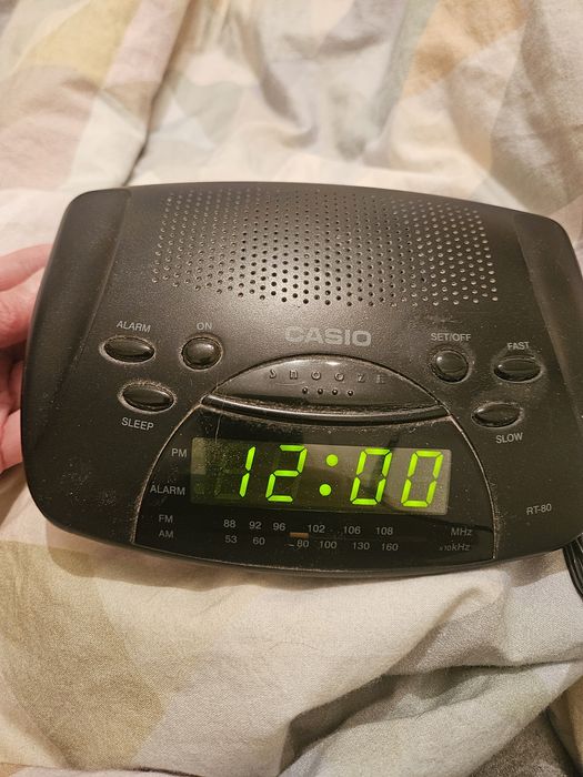 Радіо та годинник