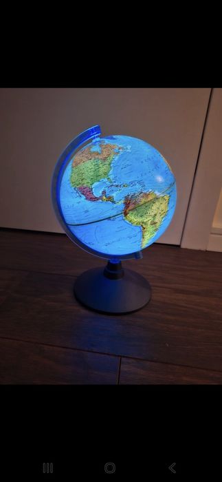 Lampka globus świat na baterie