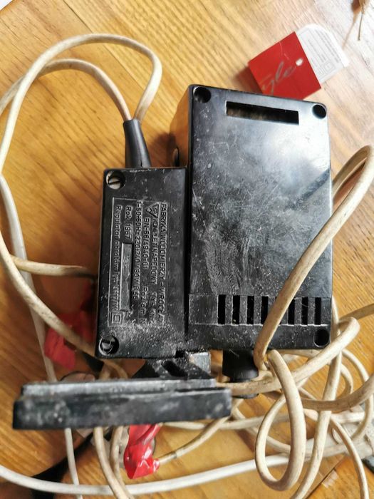 Maszyna do szycia z szafką Łucznik