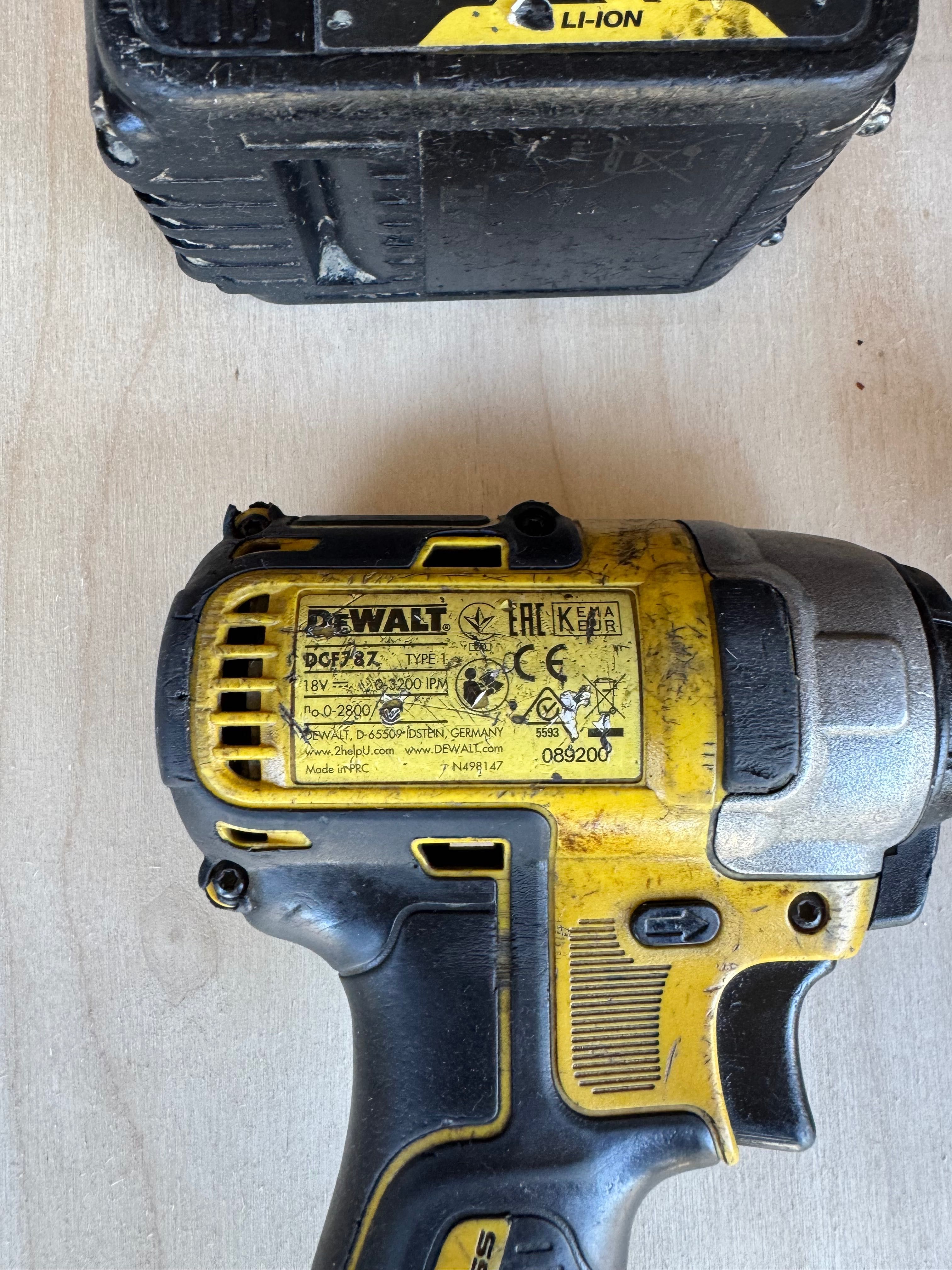 Zestaw DEWALT XR DCB 115 DCF 787 DCD995