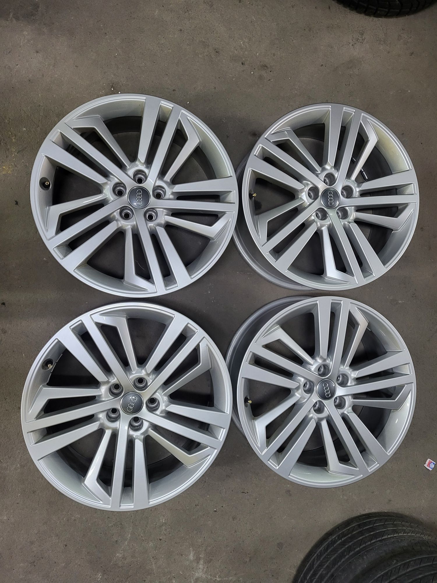 Felgi Aluminiowe 5x112 8.0Jx20 ET 39 Audi VW