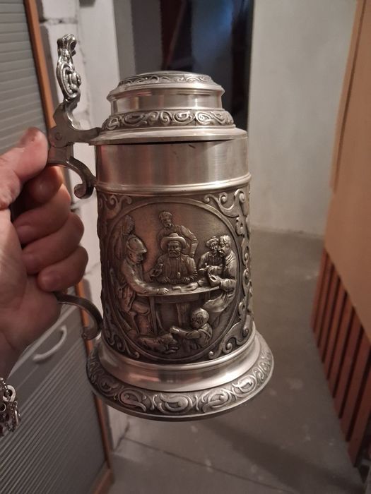 Kufel do piwa ładnie rzeźbiony