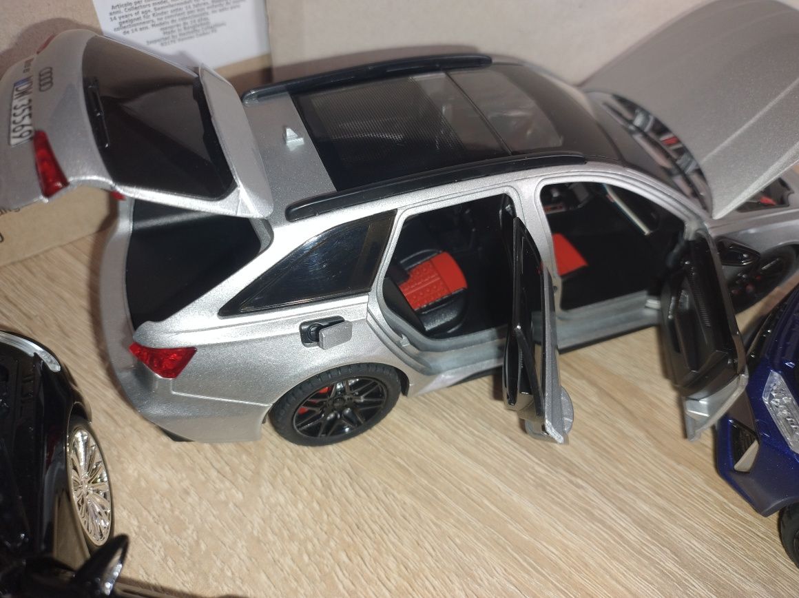 Zestaw modeli AUDI w skali 1:24 LED, owrierane el.