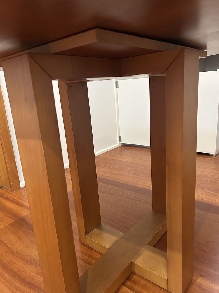 Mesa de jogo em madeira