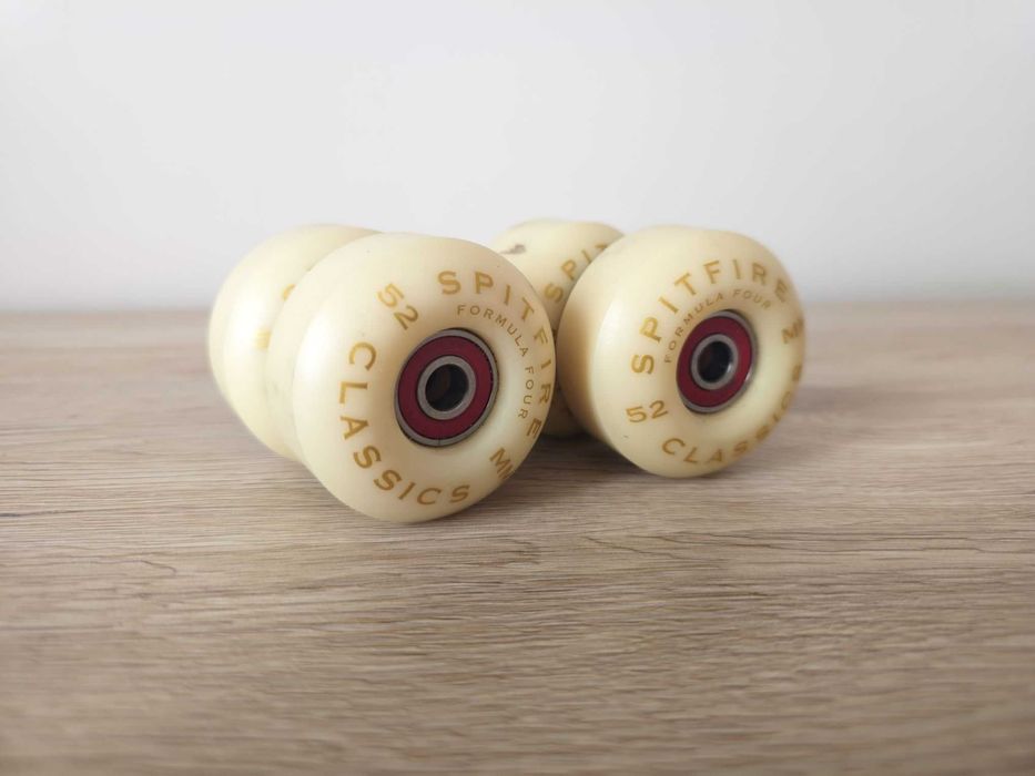 Kółka Spitfire F4 101 Classic 52 mm z łożyskami Bones Reds