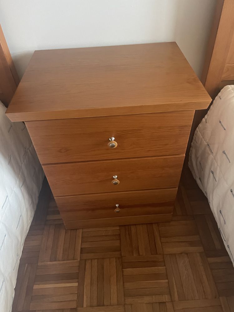 Mesinha de cabeceira