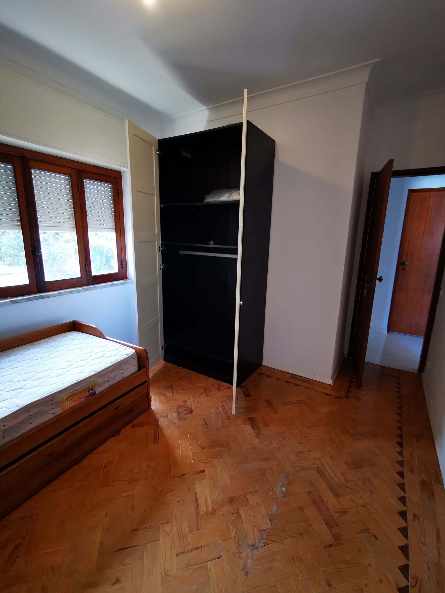 Quarto para arrendar em moradia Azambuja