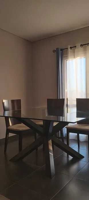 Mesa com pé em madeira (estrela) com tampo em vidro (temperado)