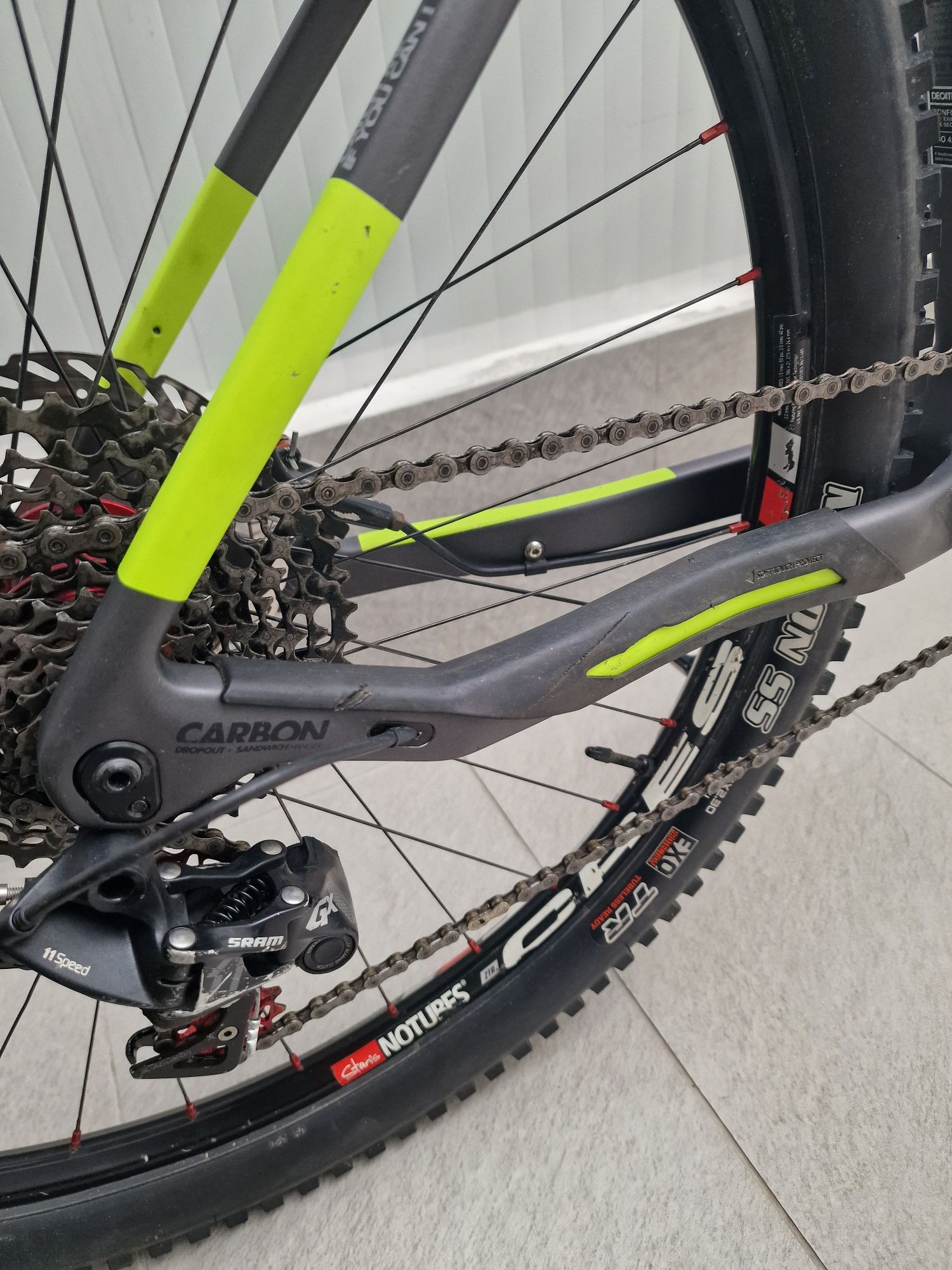 Bicicleta btt em carbono