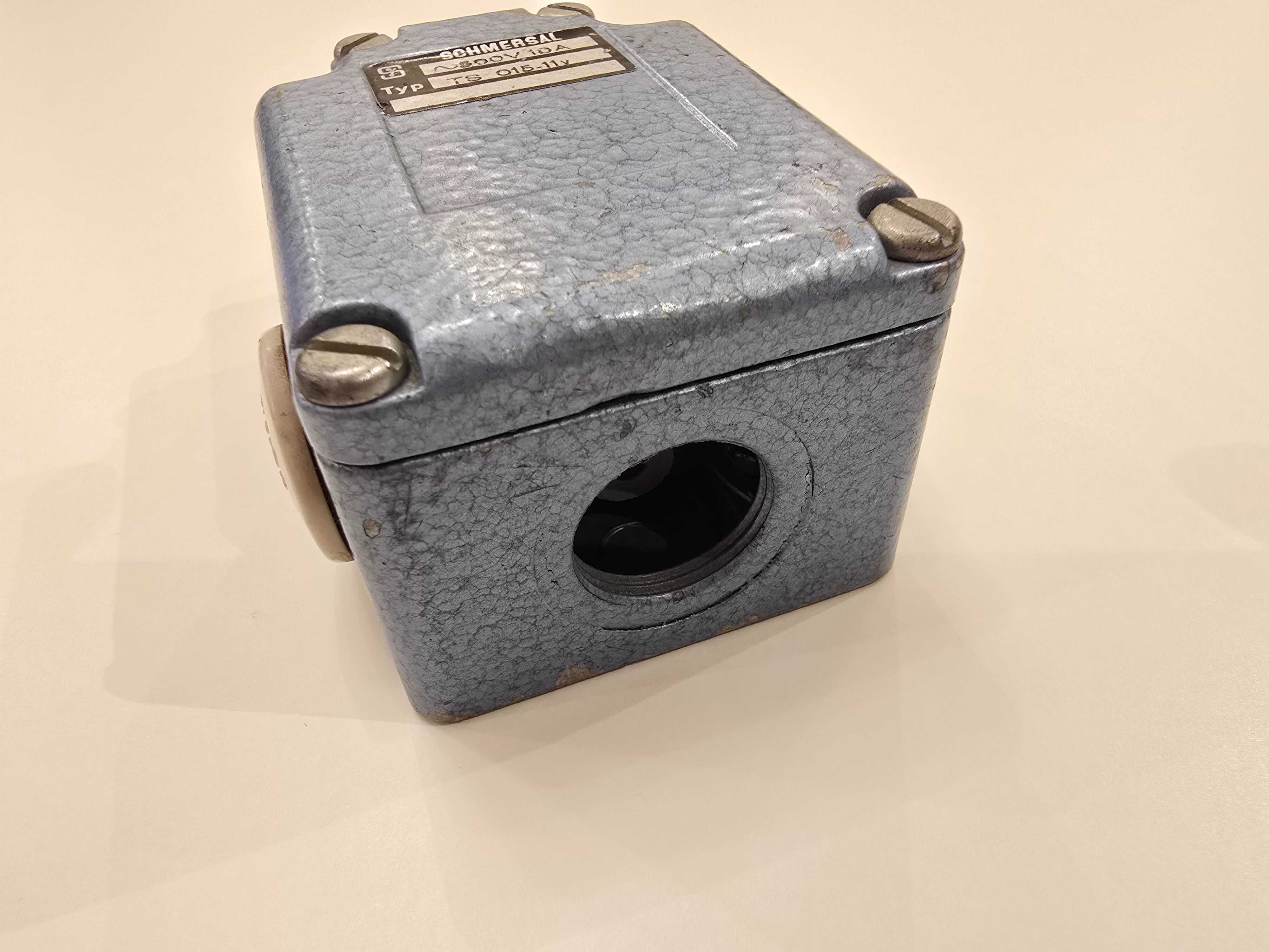 Wyłącznik krańcowy TS 015-11Y 10A 500V SCHMERSAL