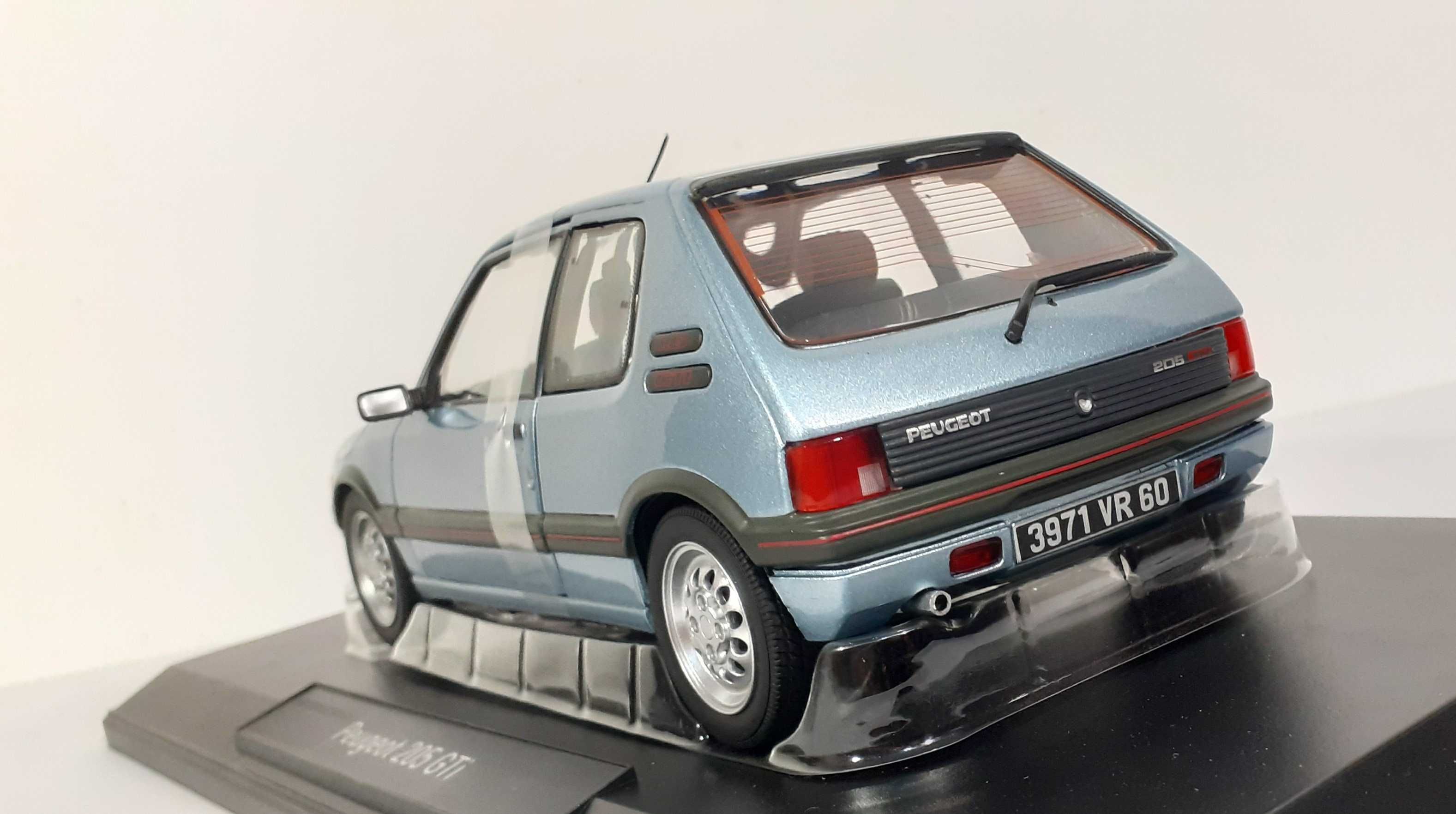 1/18 Peugeot 205 GTI az - Norev