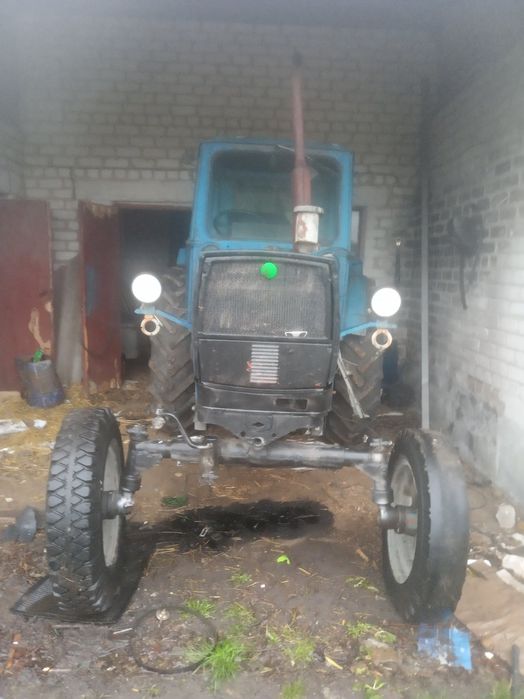 Продається два Трактора ЮМЗ в робочому стані вом працює гідравліка не