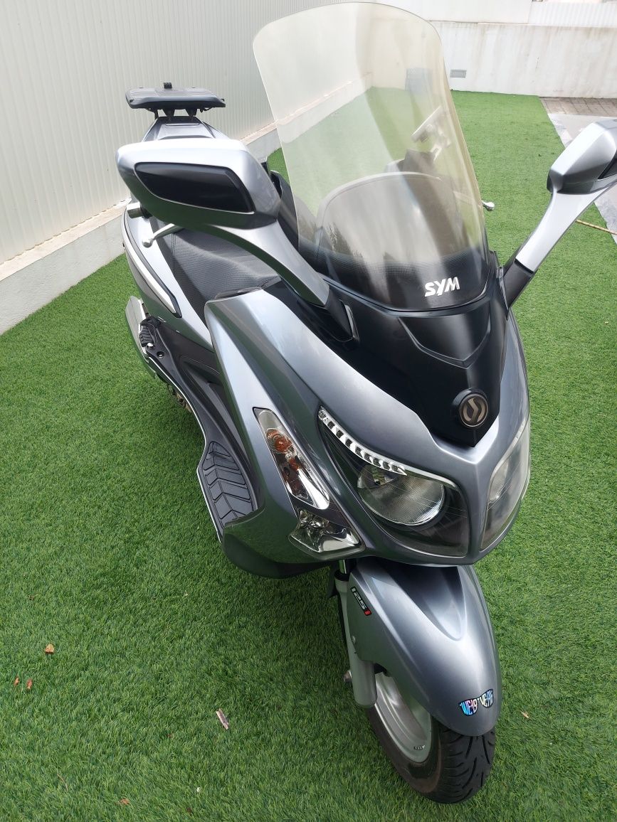 Sym gts 125i Evo excelente estado com top case. Não pretendo trocas.