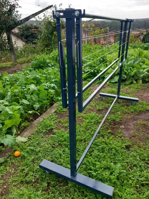 Estendal dobravel e com rodas