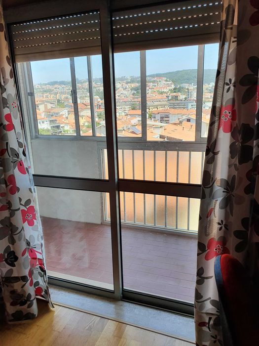 Quarto 320€ c/ Varanda e AC - Vale Flores