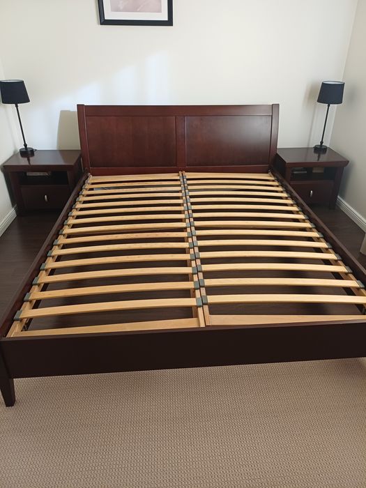 Drewniane łóżko + 2 szafki nocne