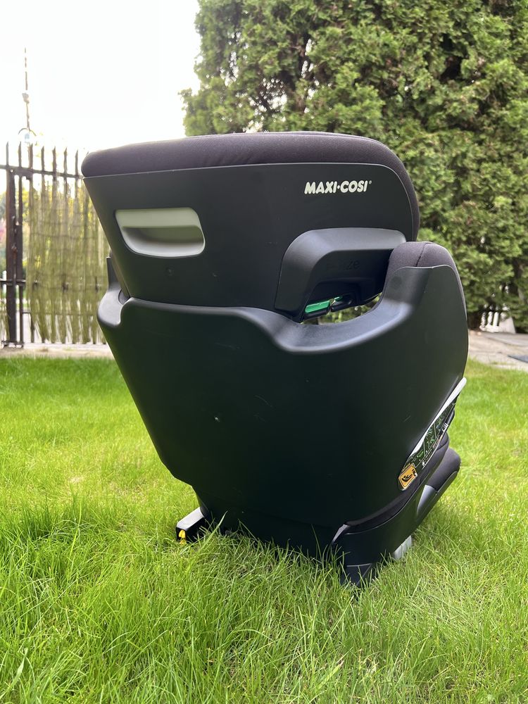 Fotelik MAXI COSI rodi fix isize (100-150)