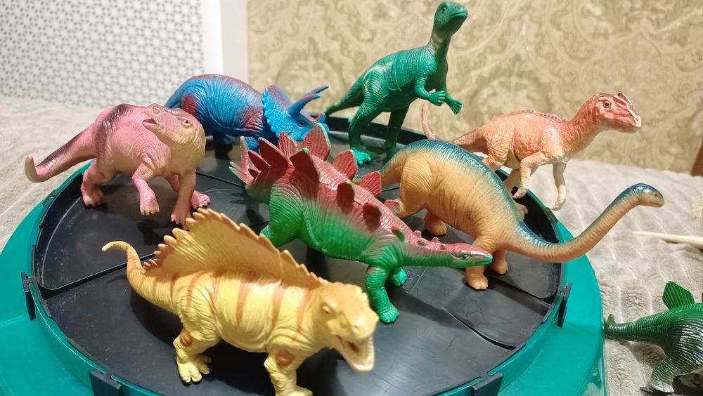 Динозаври різних розмірів