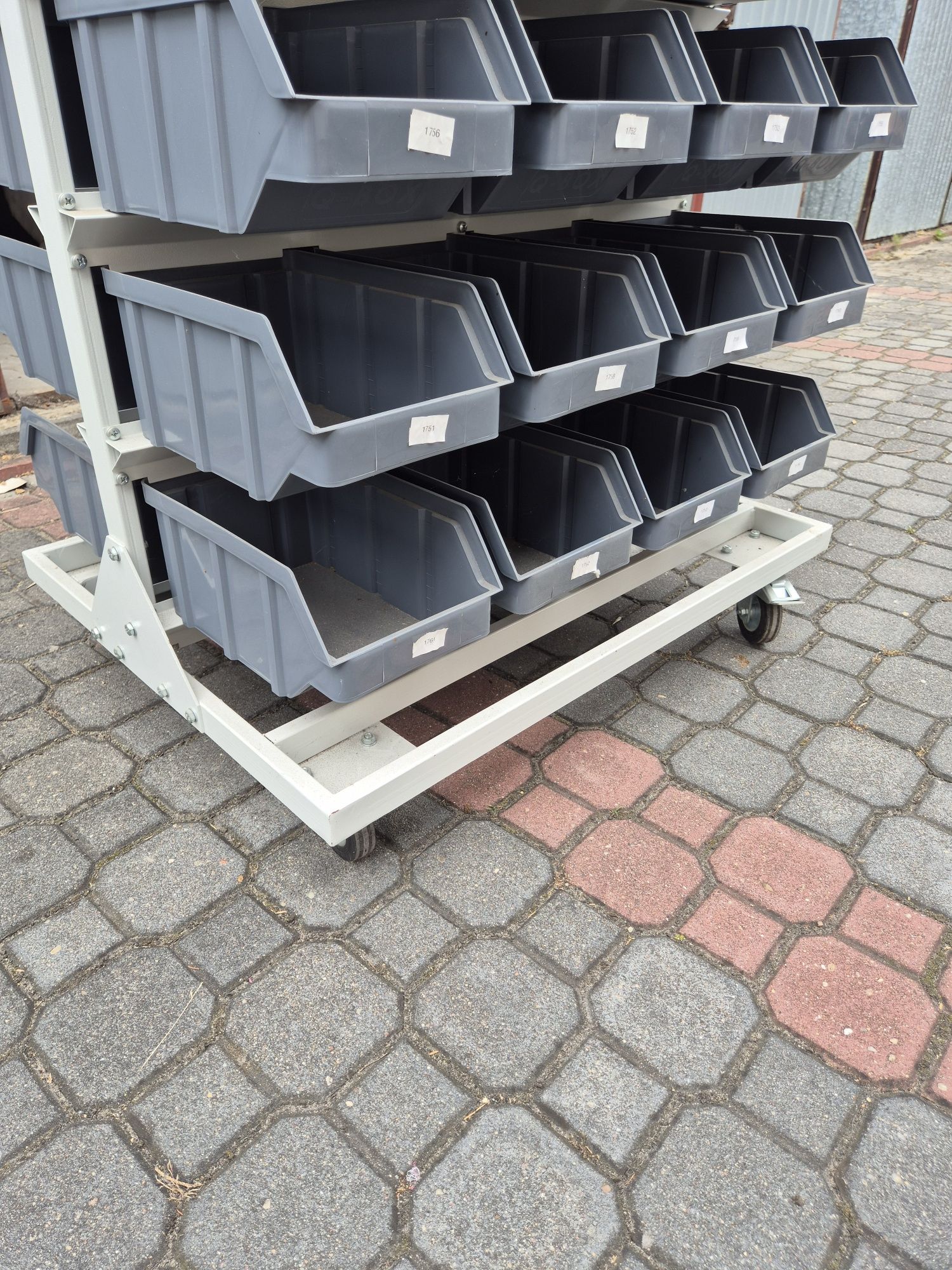 Regał warsztatowy magazynowy przejezdny dwustronny 92 pojemniki Q-box