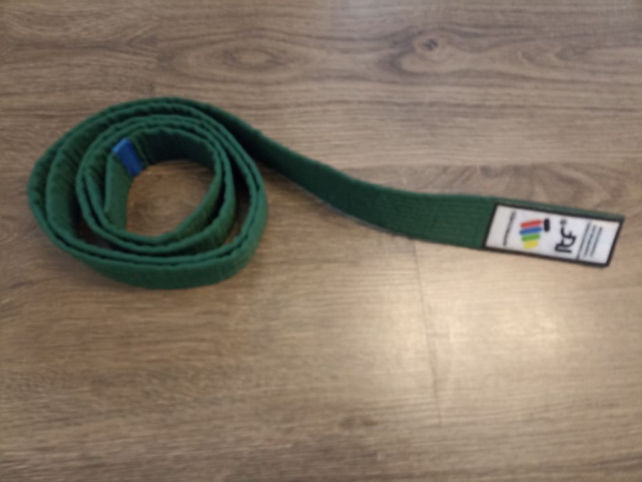 форма для тхэквондо, известная как добок,