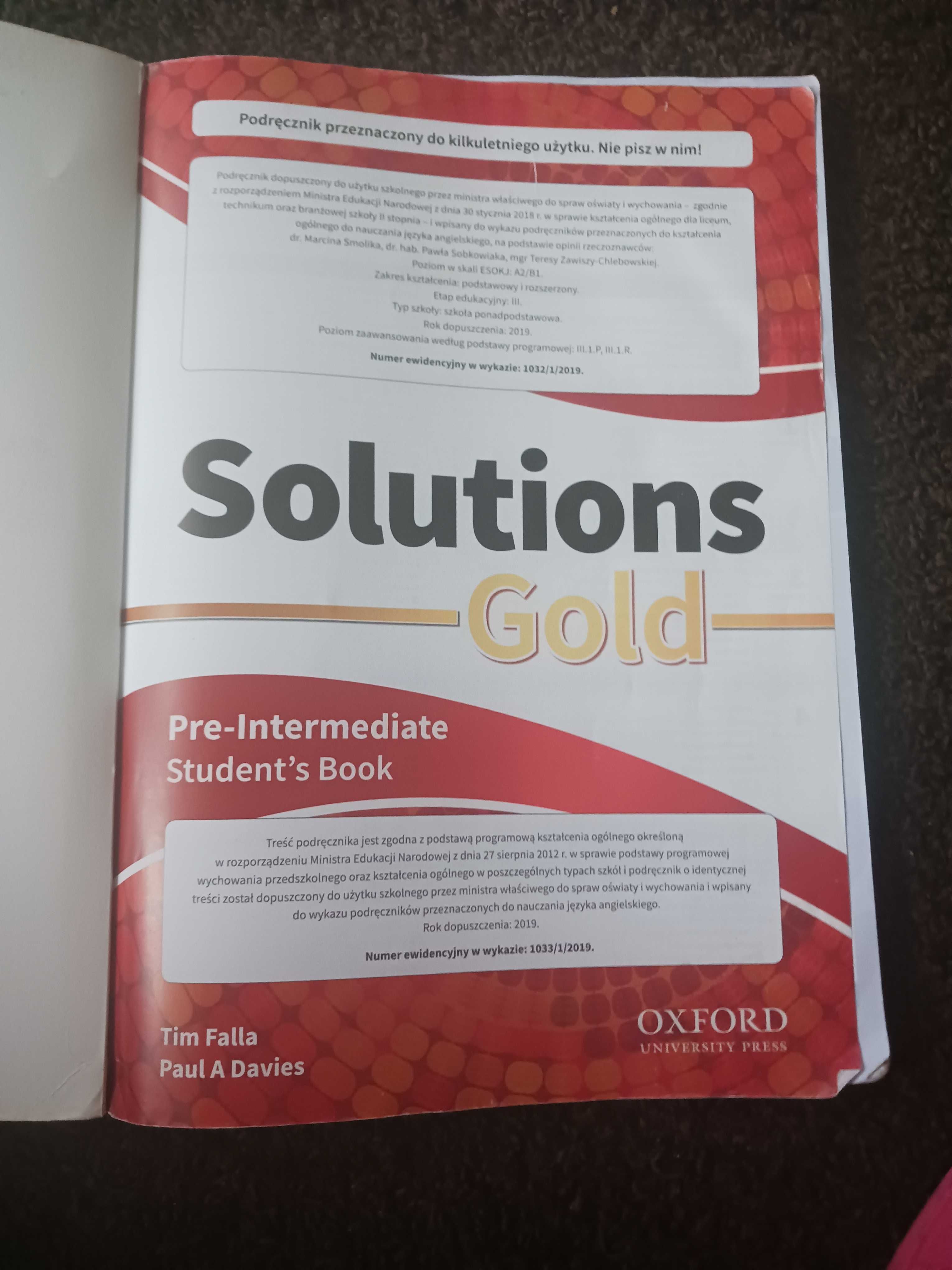 Solutions gold Pre intermediate