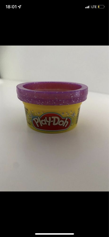 Plastelina play-doh niebieska i fioletowa