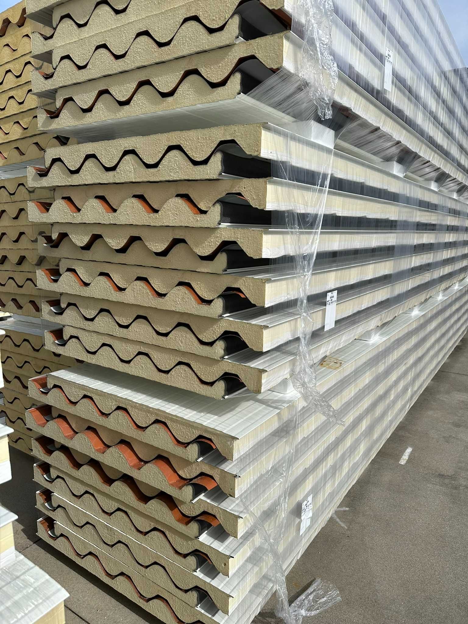 PAINEL SANDWICH COBERTURA E FACHADAS