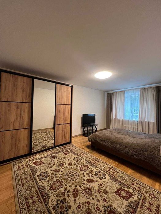 В продаже трехкомнатная квартира на Черемушках.