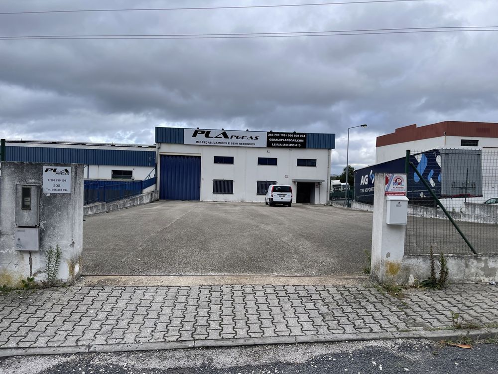 Armazém para aluguer ou venda