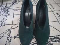 Buty COS w kolorze butelkowej zieleni, r. 39