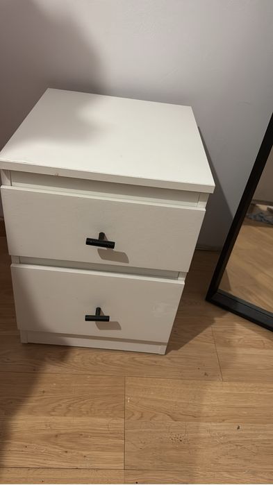 Vende-se 2 mesas de cabeceira