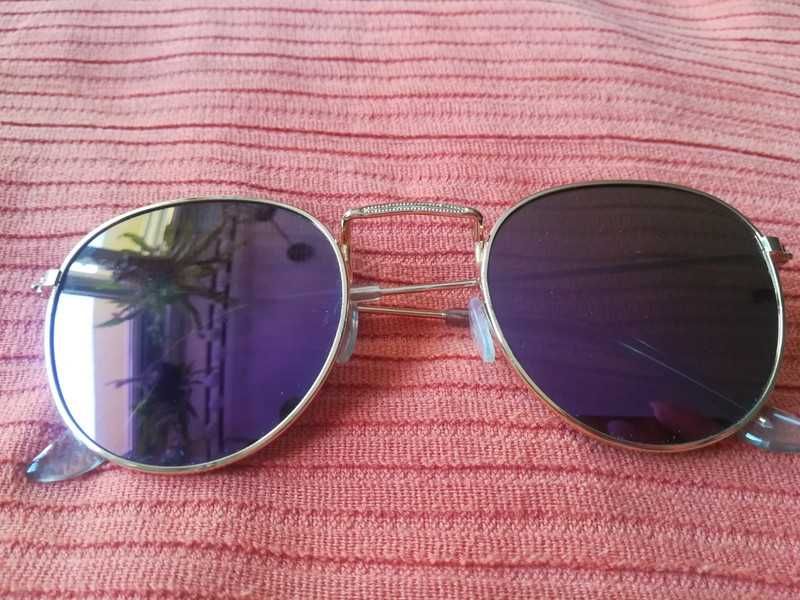Fioletowe okulary przeciwsłoneczne
