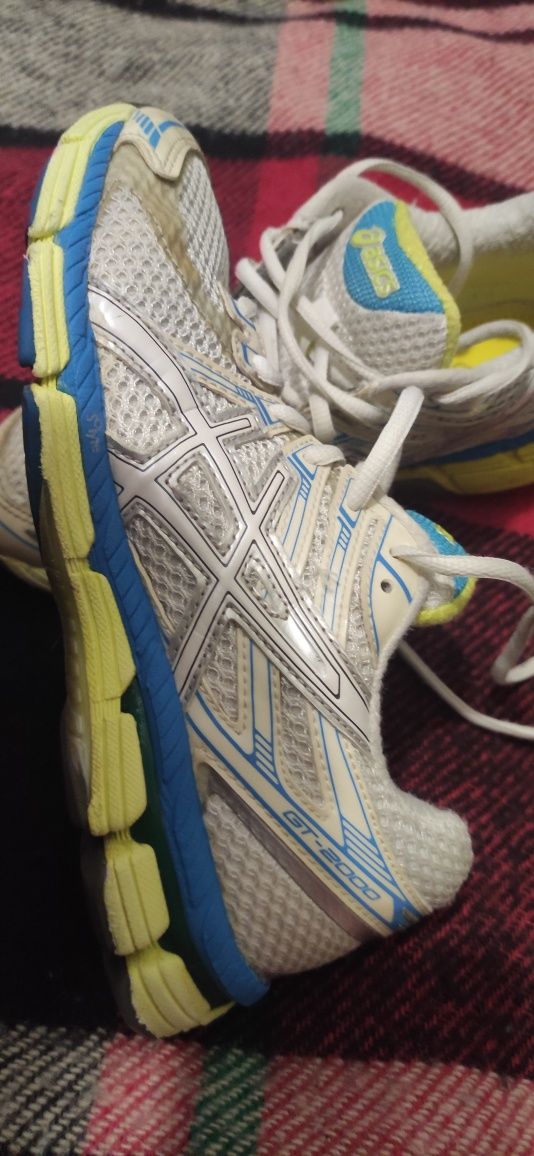Красовки asics в гарному стані
