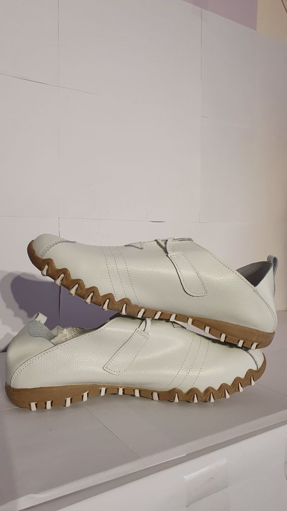 Buty nowe damskie wsuwane białe niemieckiej marki Bonprix rozmiar 44