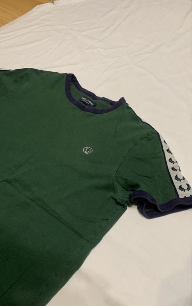 Футбока fred perry на лампасах