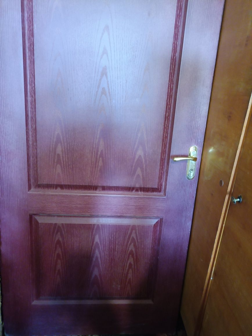 Двері міжкімнатні колір бардо 90*200см
